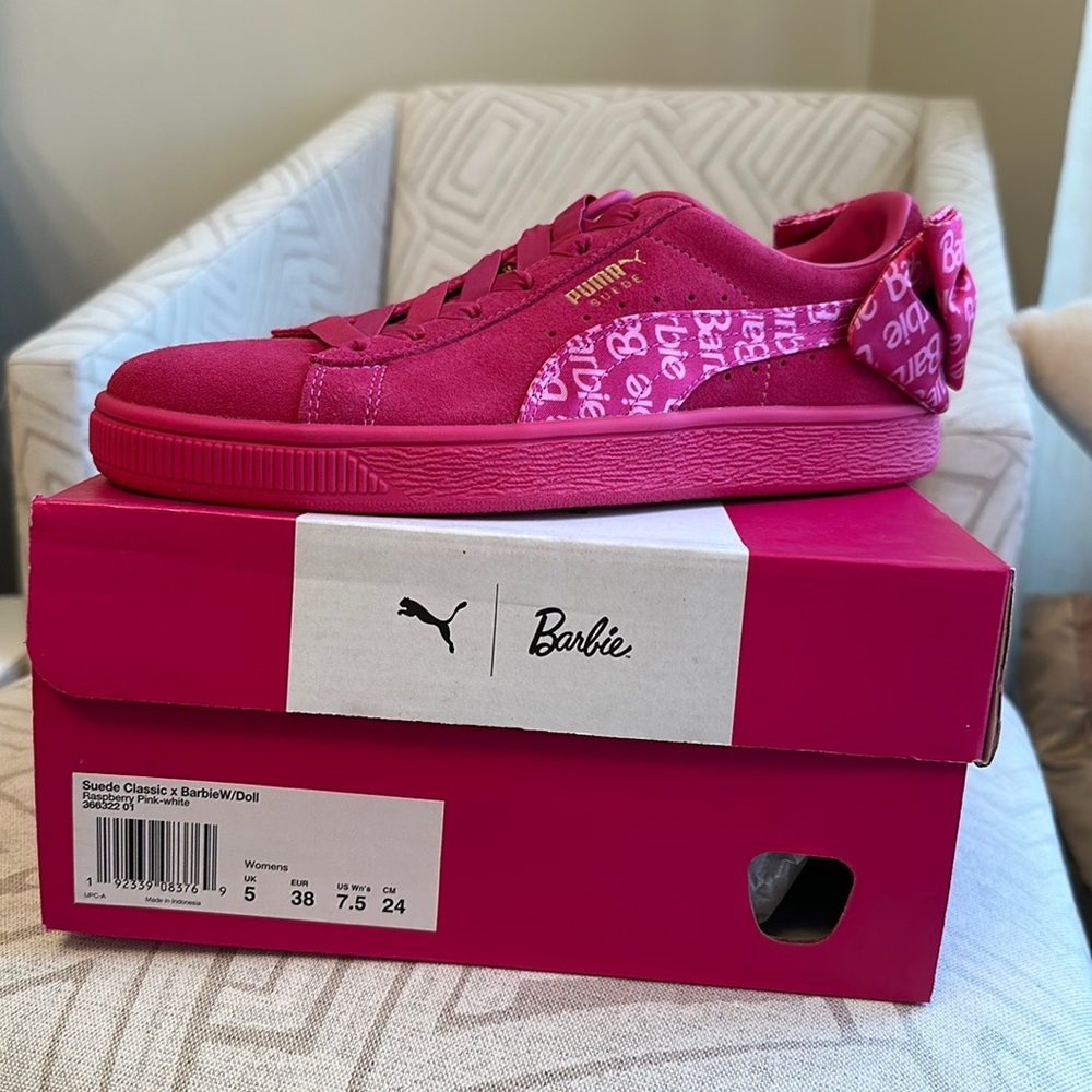 Suede classic x Barbie puma shoes only no Barbie doll - Picture 3 of 13